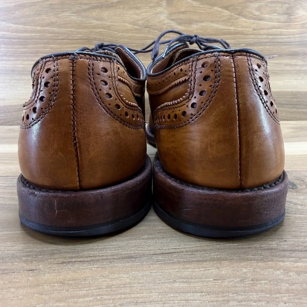Allen Edmonds Strand Oxford Mens 9.5 E Walnut Leather Cap Toe Brogue Medallion